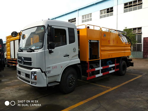 東風(fēng)吸糞車(chē)廠(chǎng)家直銷(xiāo)生產(chǎn)基地 在線(xiàn)咨詢(xún)